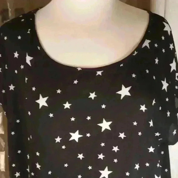 5/$25 stars sheer top ⭐ 4th of July ready 2 x but tie and it's a crop top - Picture 2 of 11